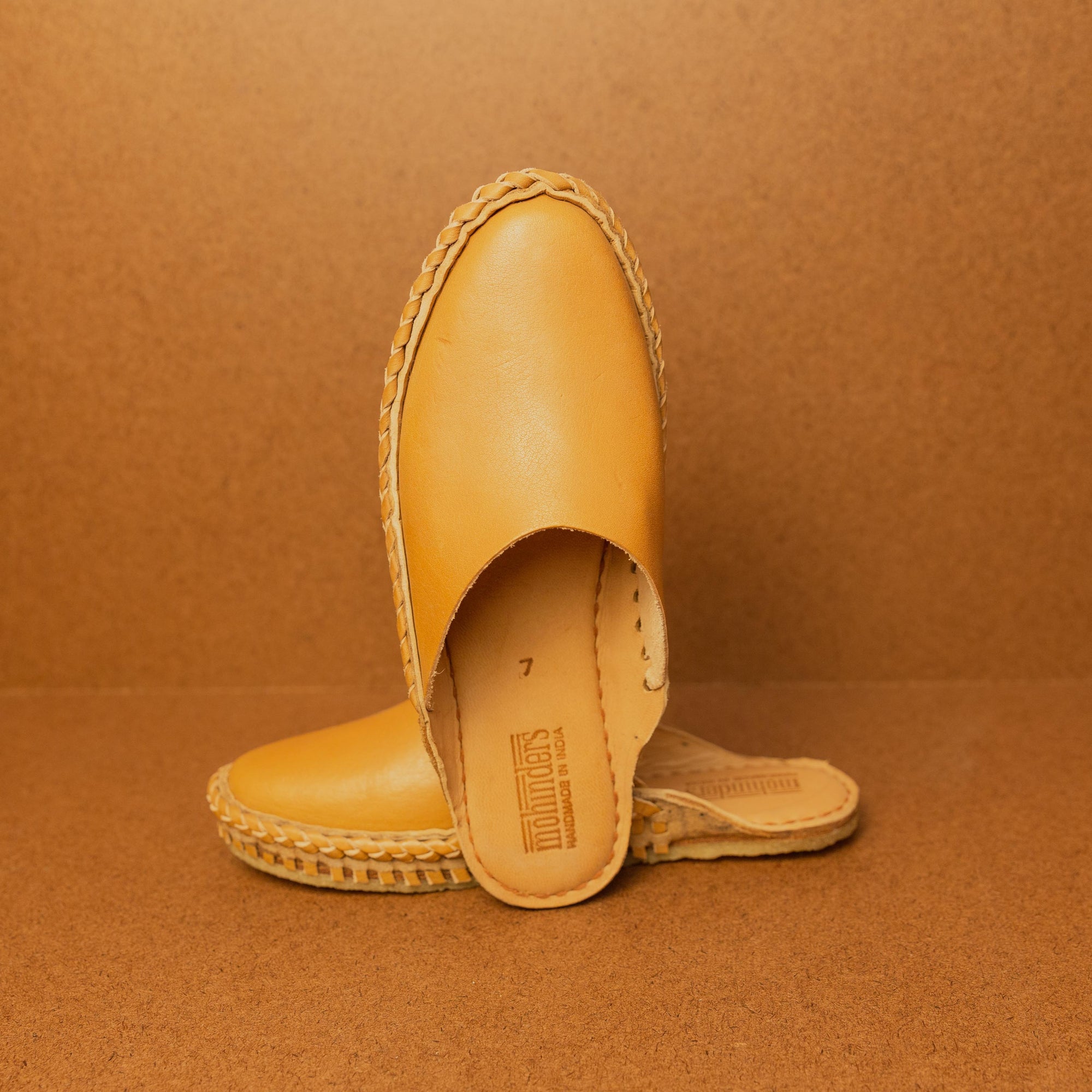 Mohinders Women's Heritage Solid Slides in Honey