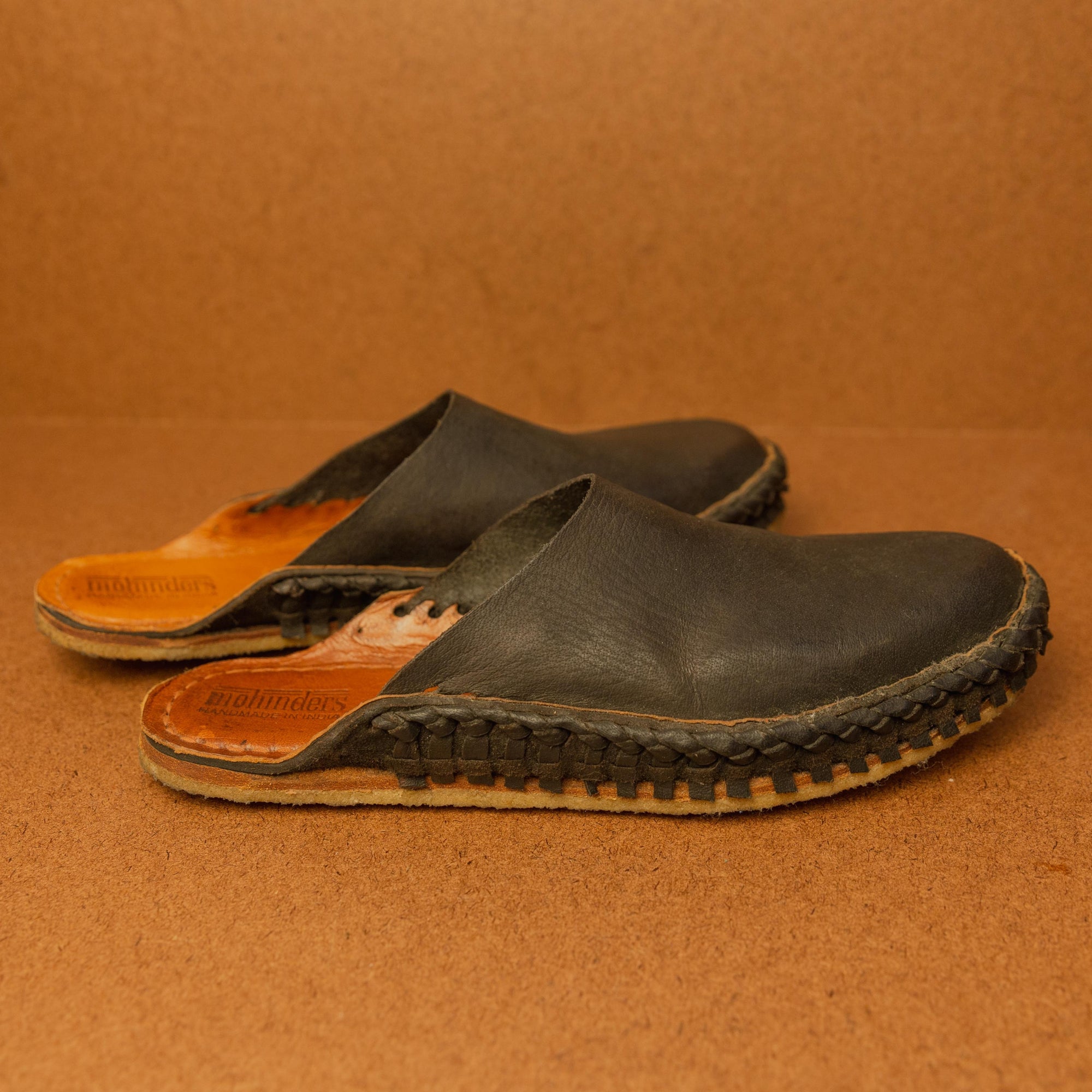 Mohinders Women's Heritage Solid Slides in Charcoal