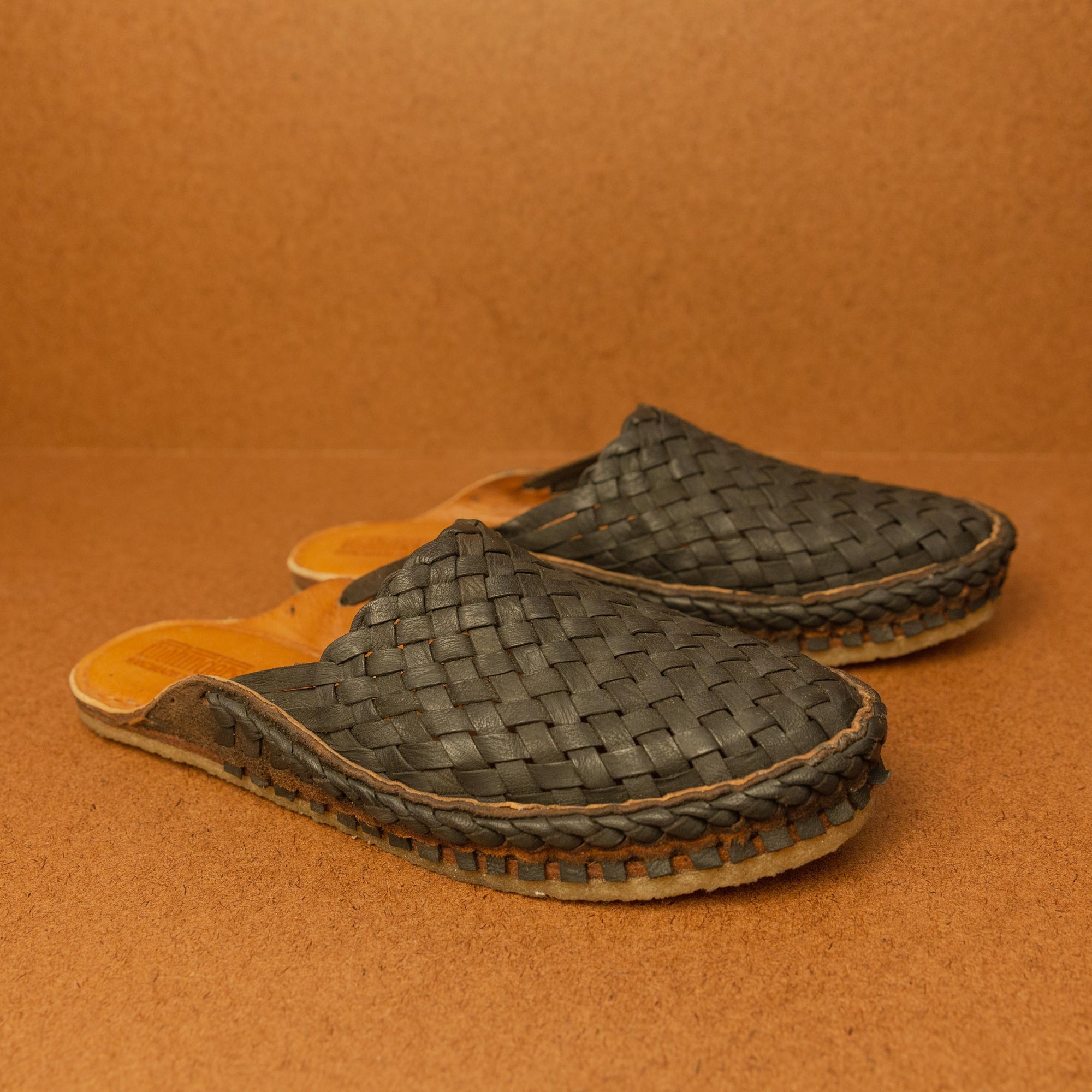 Mohinders Men's Woven City Slippers in Charcoal