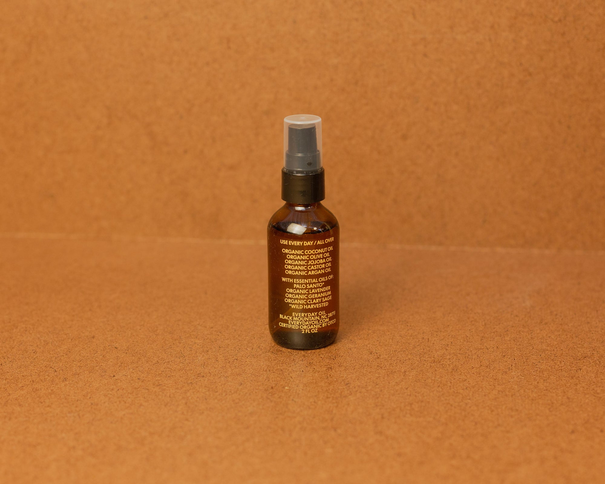 Everyday Oil - Mainstay Blend backside brown background