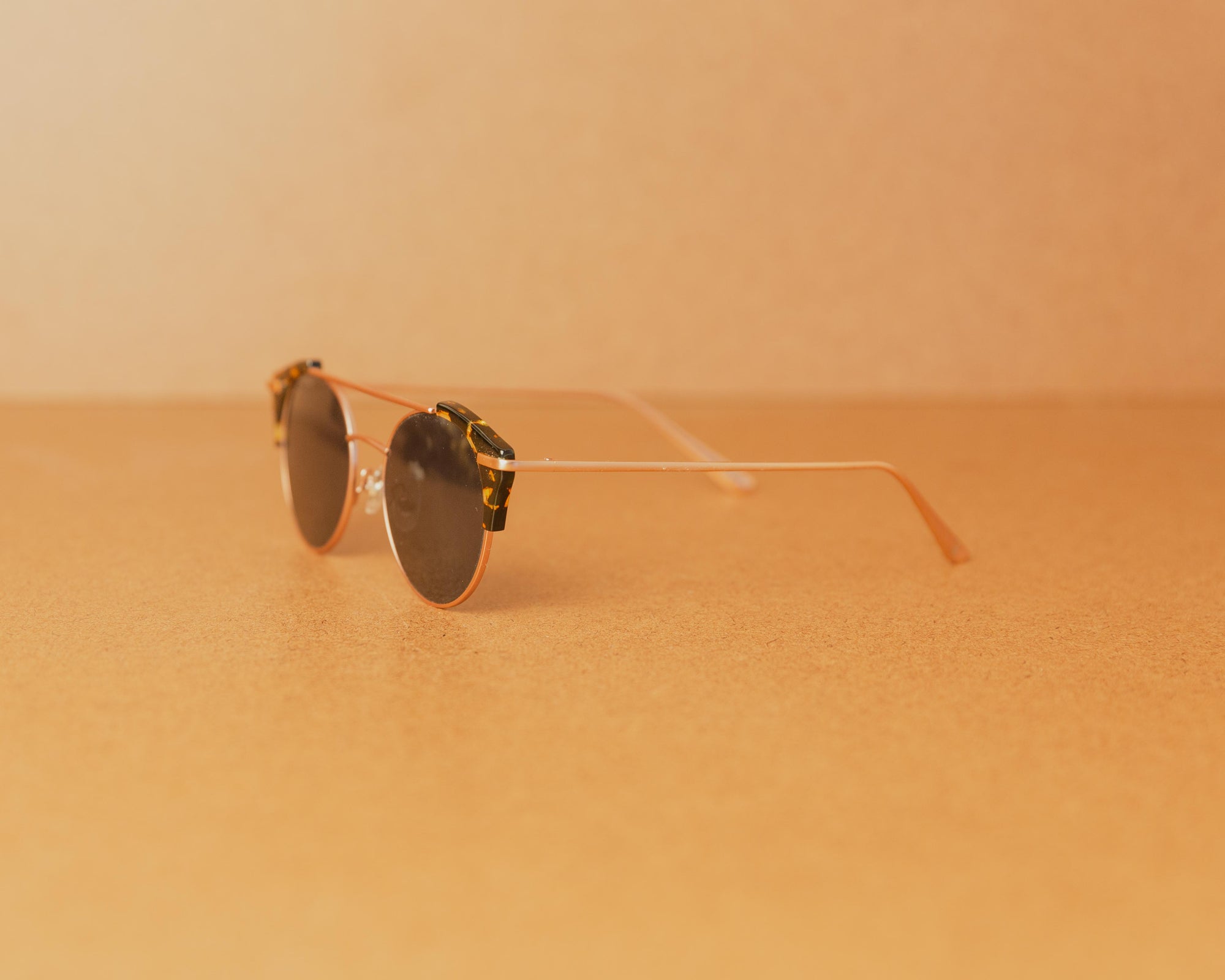 Wonderland Rialto Sunglasses in Yellow Tortoise/Blue