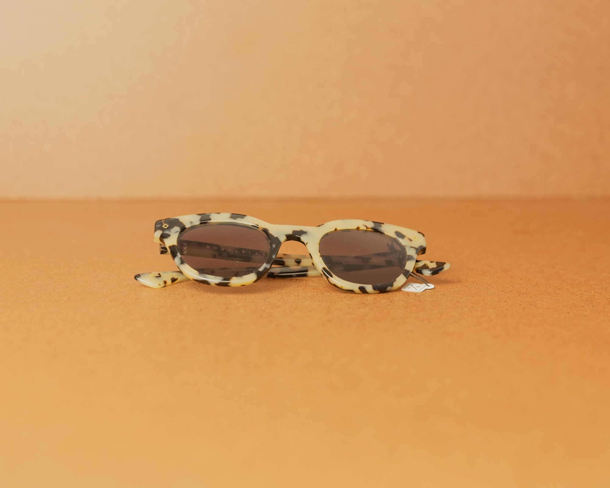 Wonderland Perris Sunglasses in Cookies & Cream