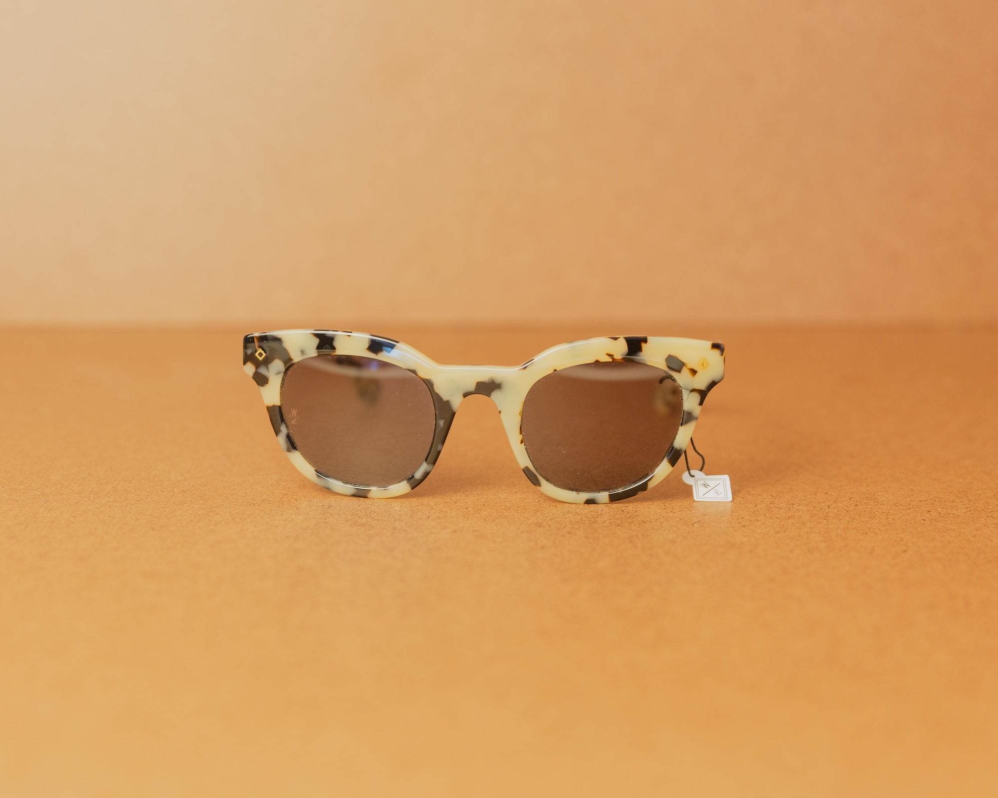 Wonderland Perris Sunglasses in Cookies & Cream