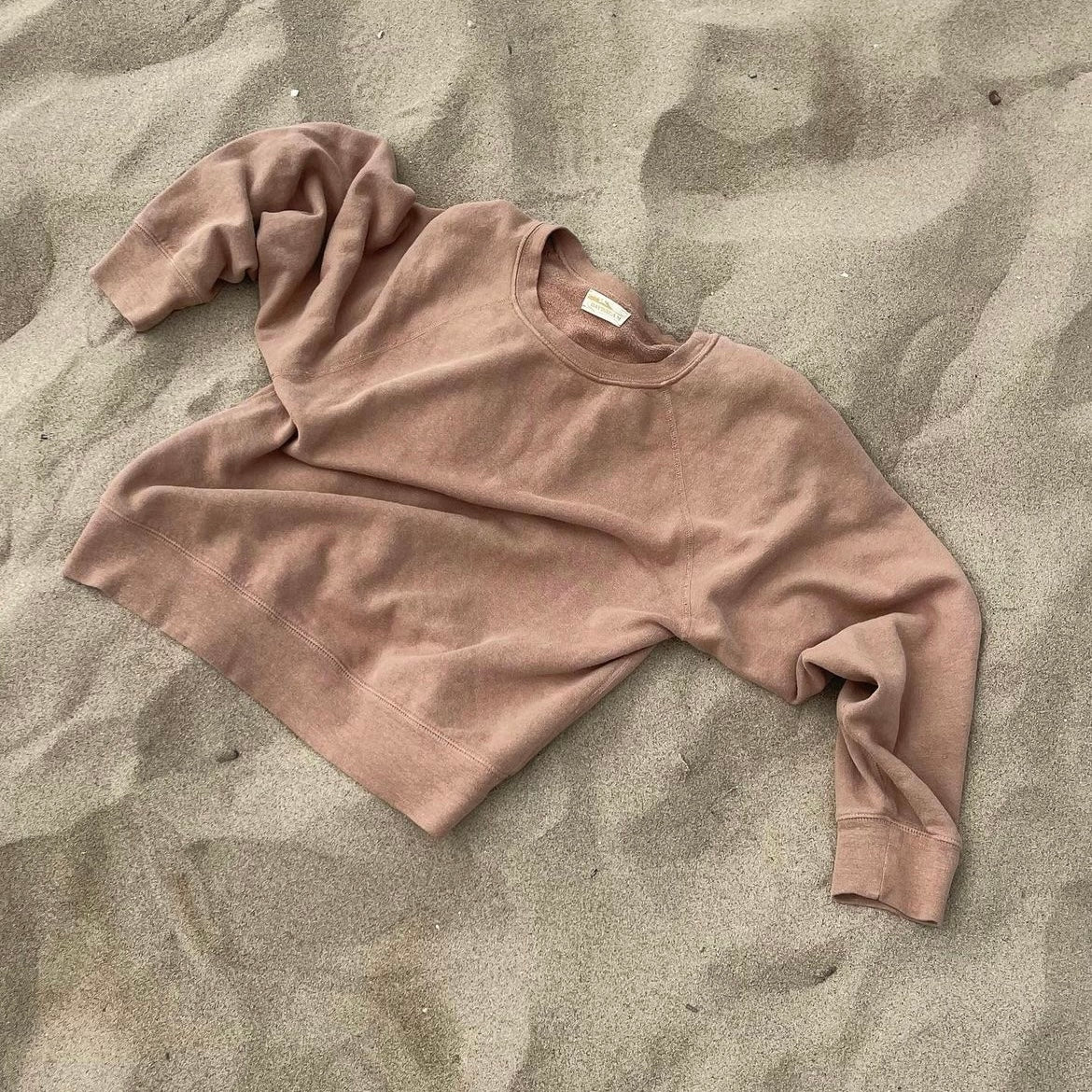 Womens Raglan Summer Crewneck in Brown on Sand