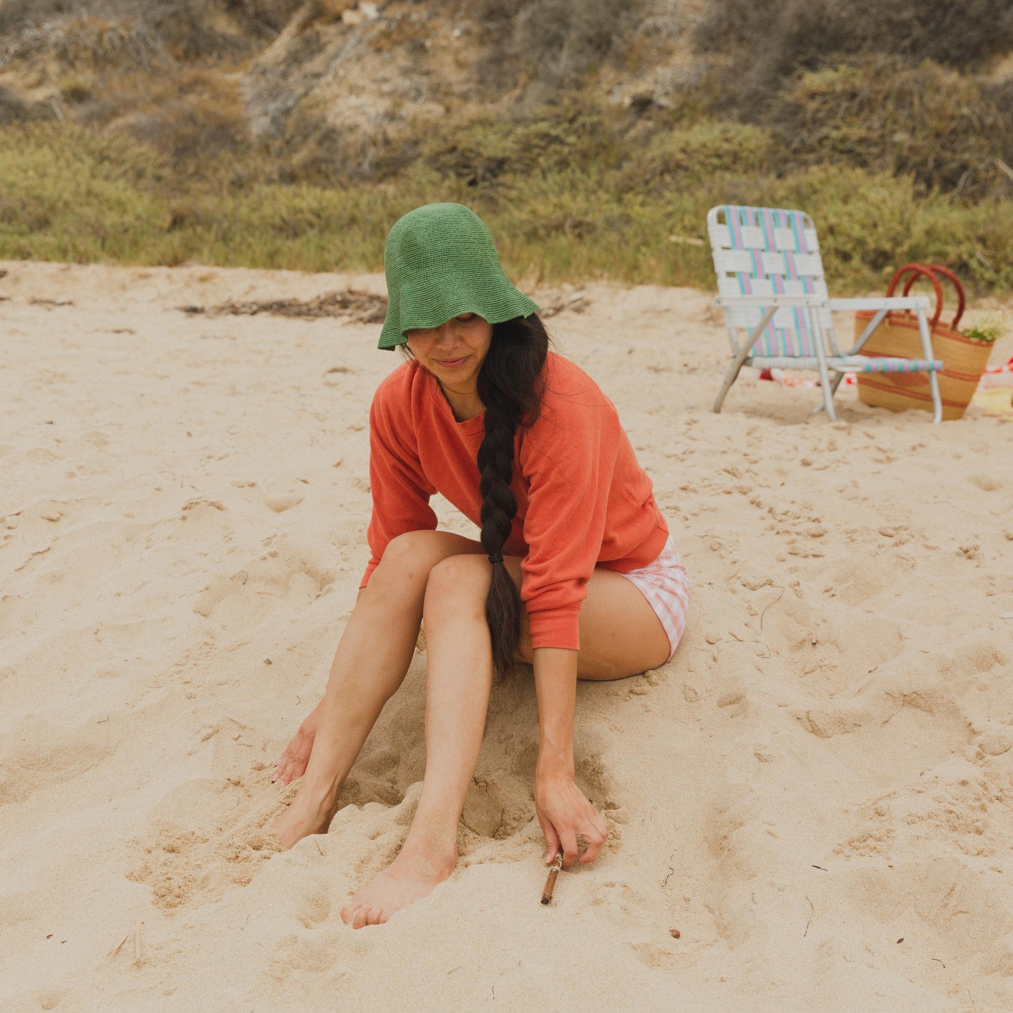 Womens Hemp Raglan Crew in Red on beach