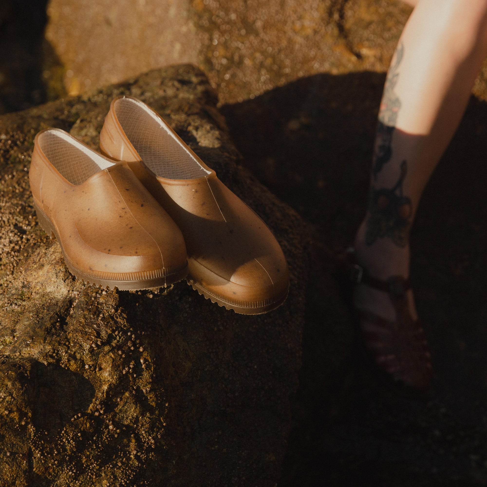 Plasticana Gardana Clogs on rocks