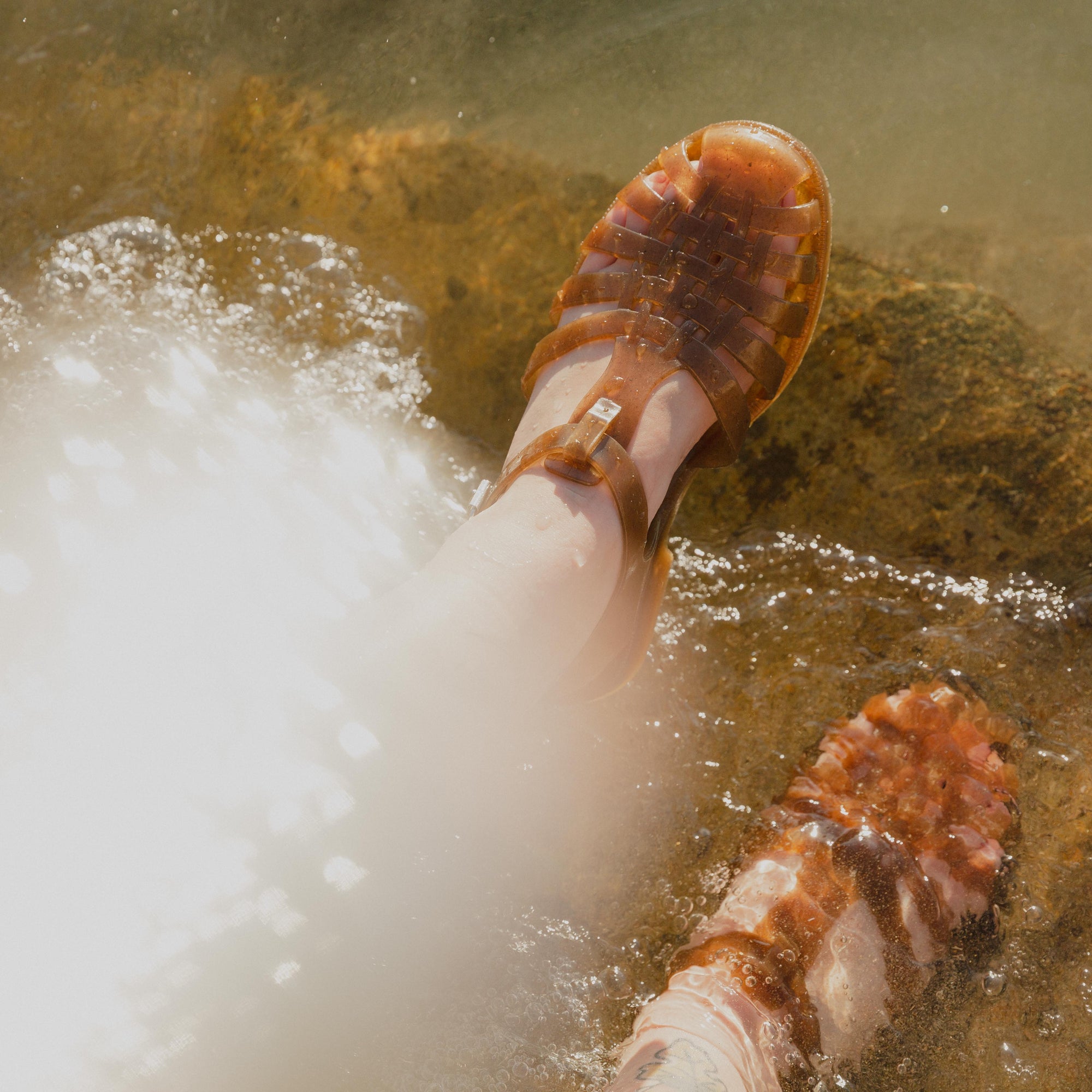 Plasticana Sadana Jellies in water