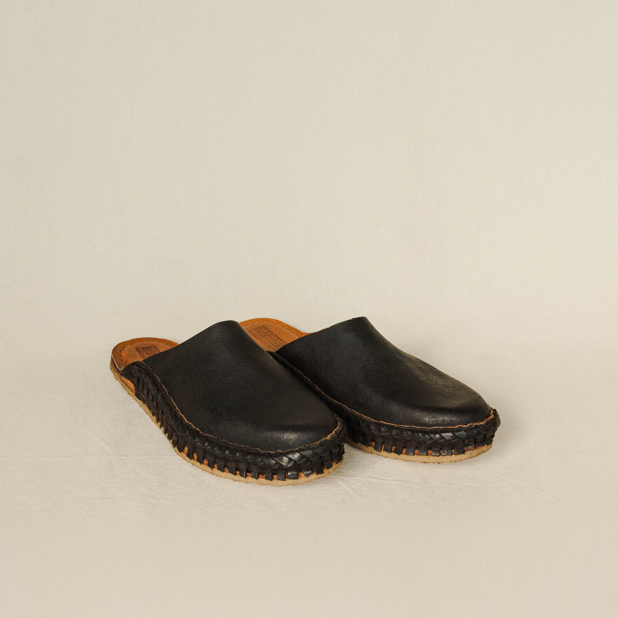 Mohinders Women's Heritage Solid Slides in Charcoal