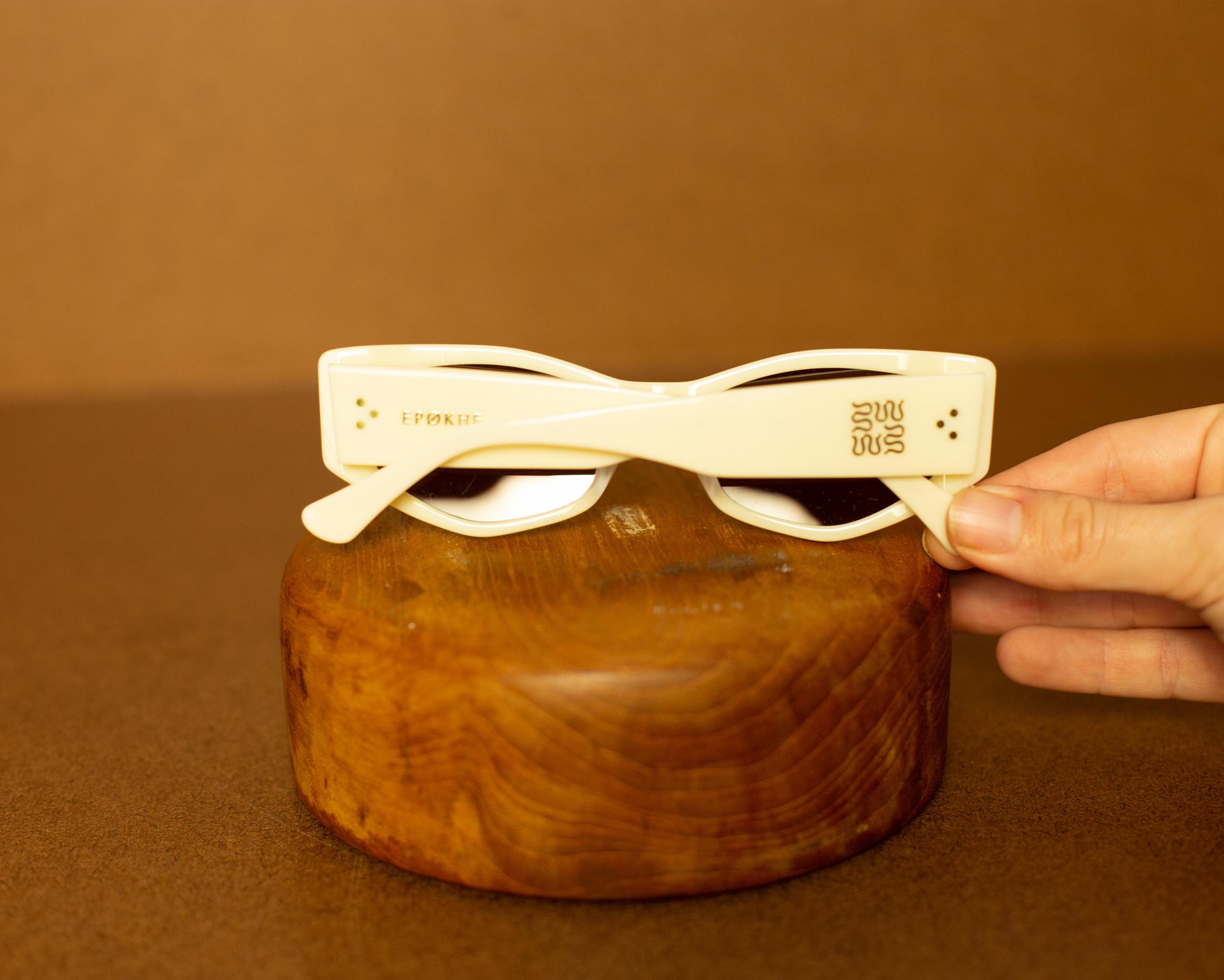 Epokhe Sunglasses - Stereo white frames