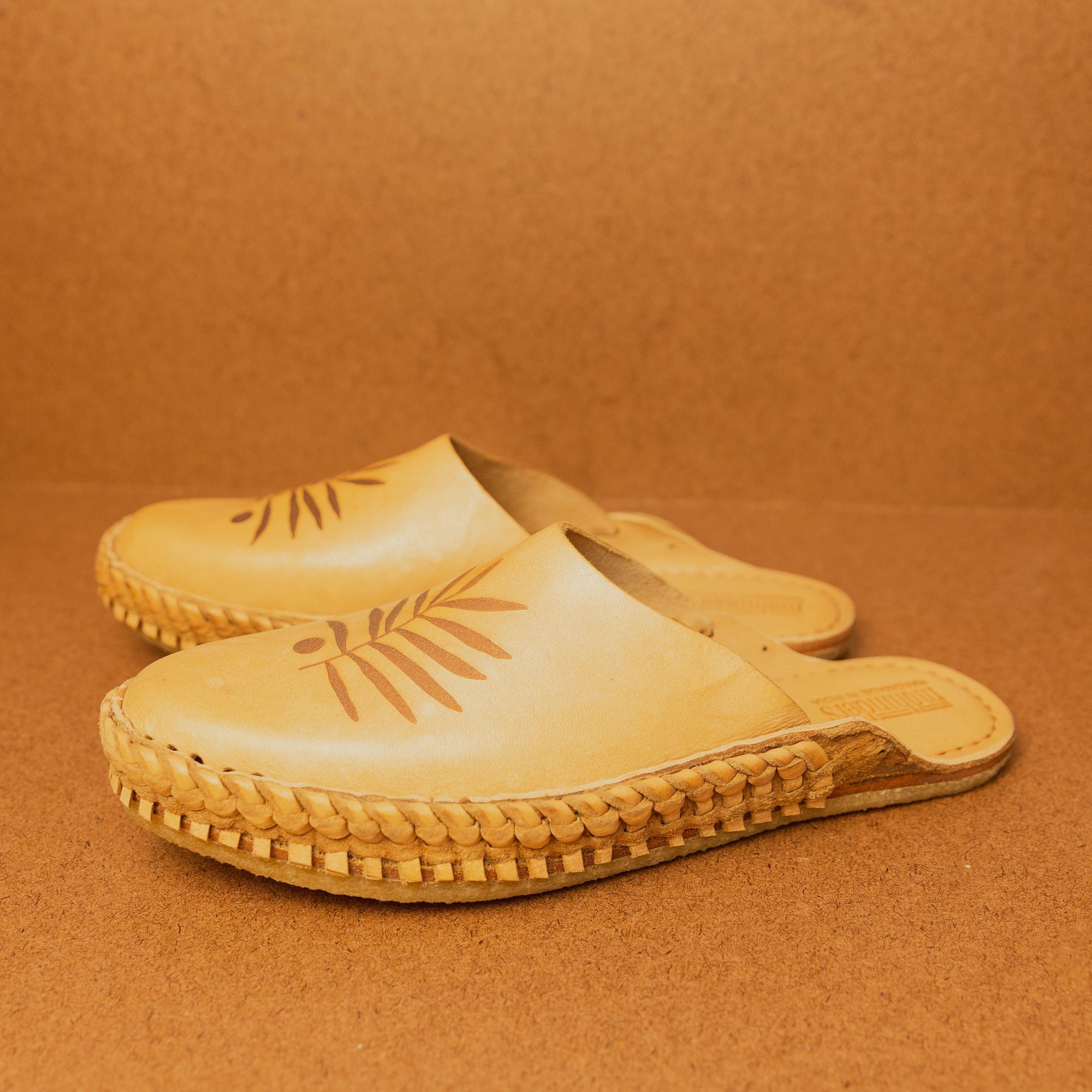 Mohinders Men&#39;s &quot;The Simplest of Things&quot; City Slippers in Honey