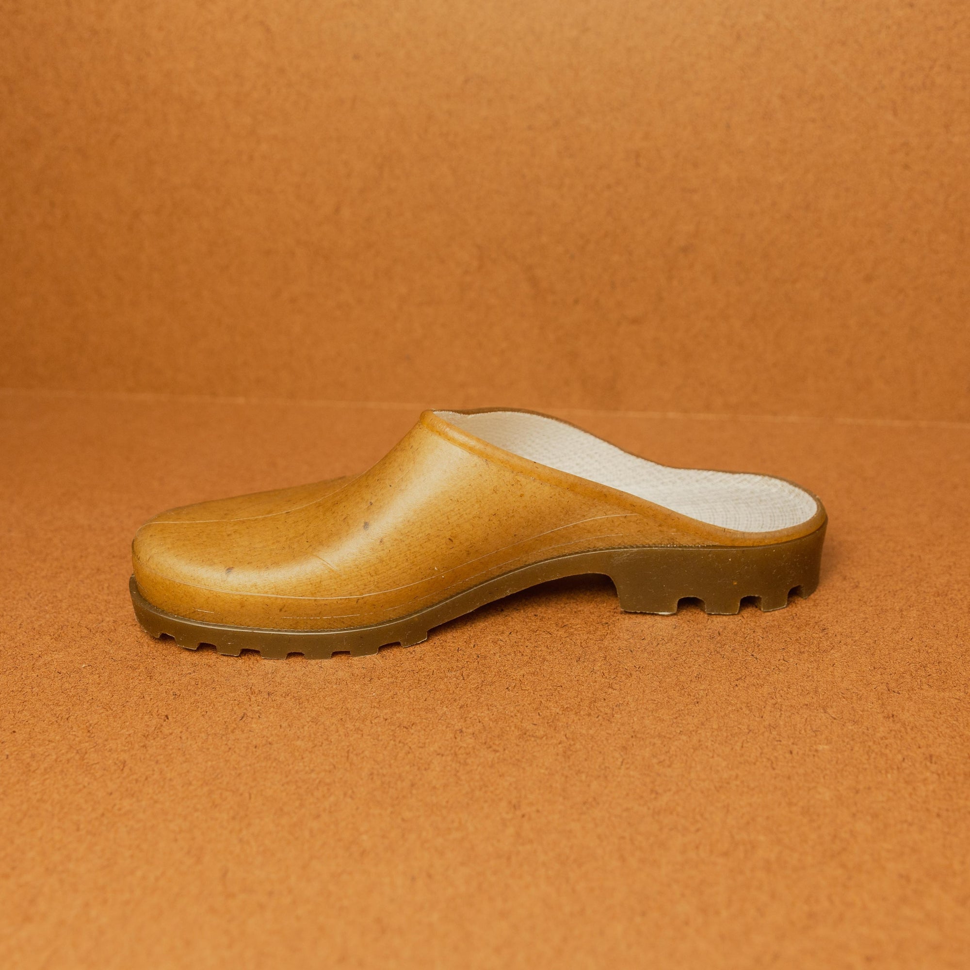 Plasticana Opana Mules right shoe