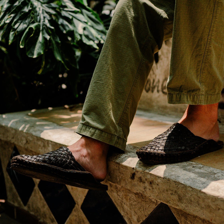 Mohinders Men's Woven City Slippers in Charcoal