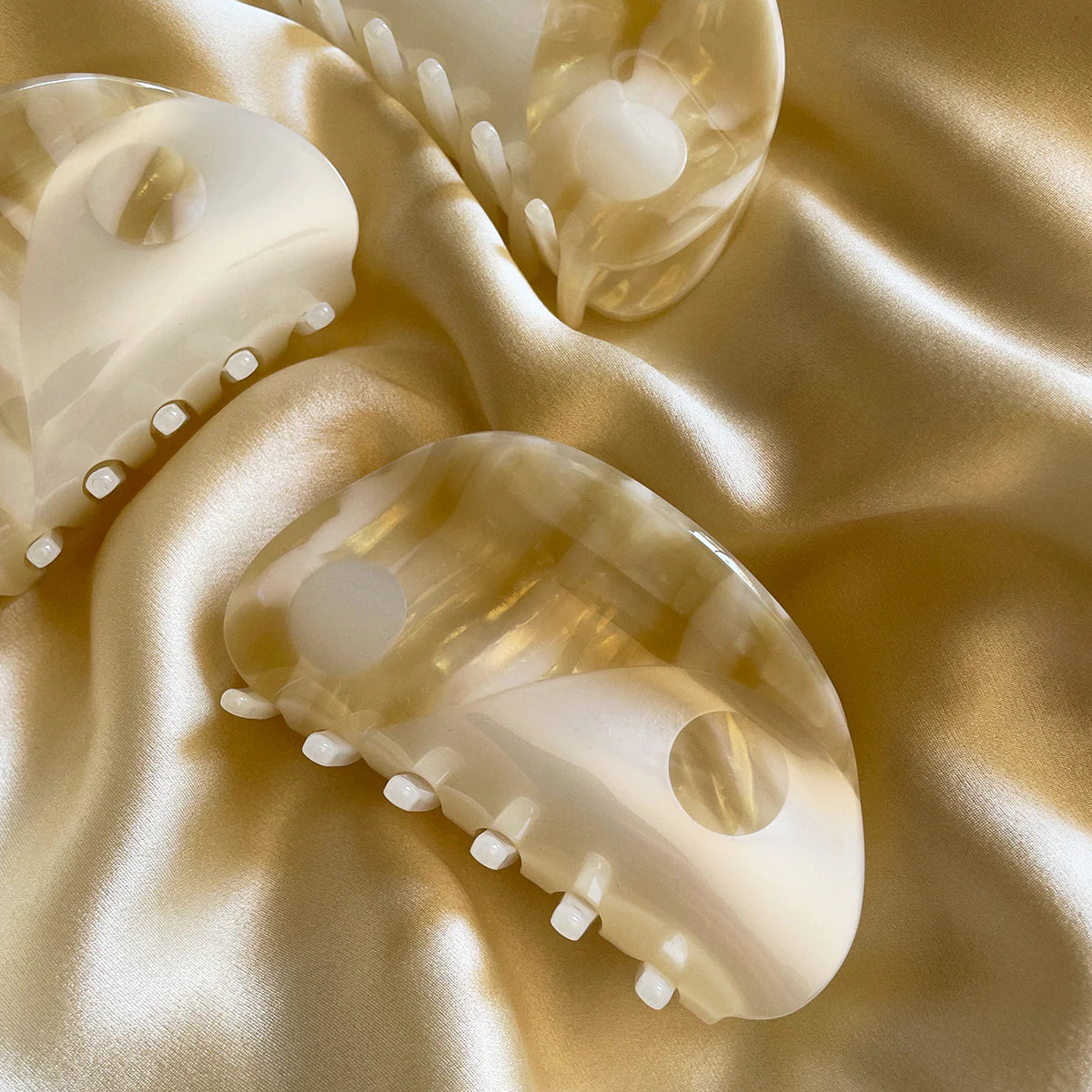 Winona Irene- Cream &amp; Sugar Yin Yang Claw