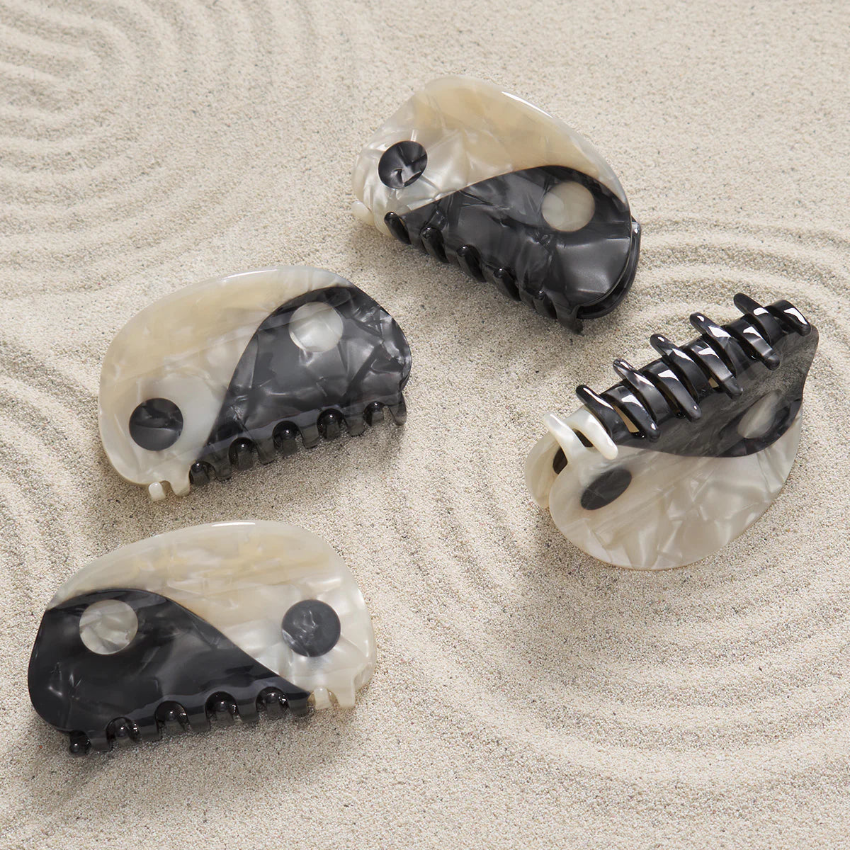 Winona Irene- Small Yin Yang Claw Black