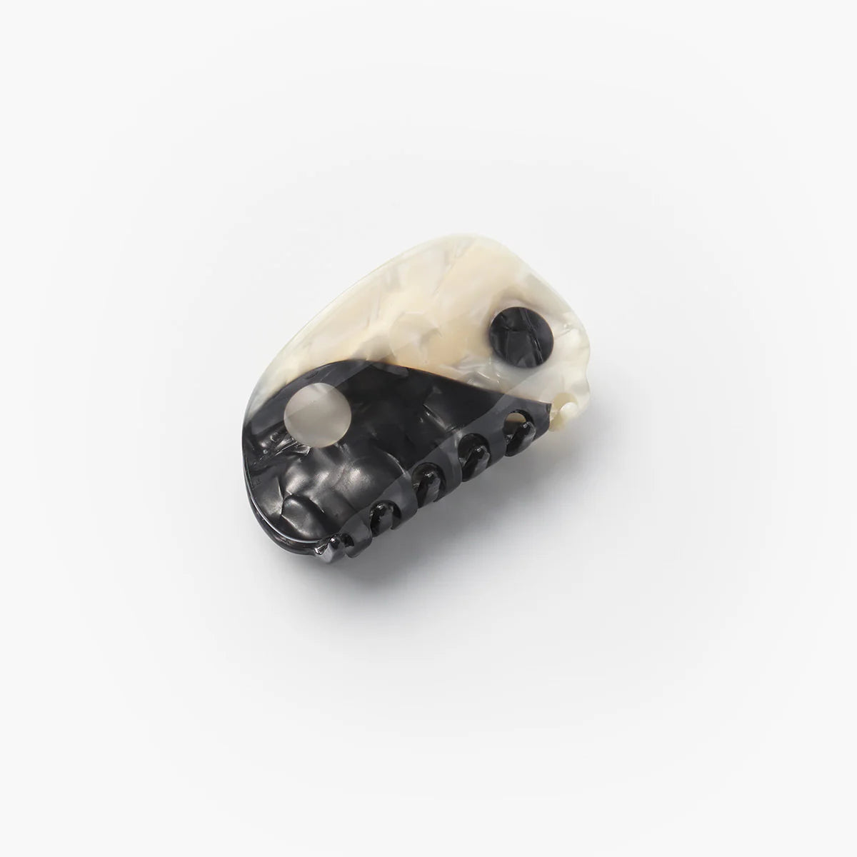 Winona Irene- Small Yin Yang Claw Black